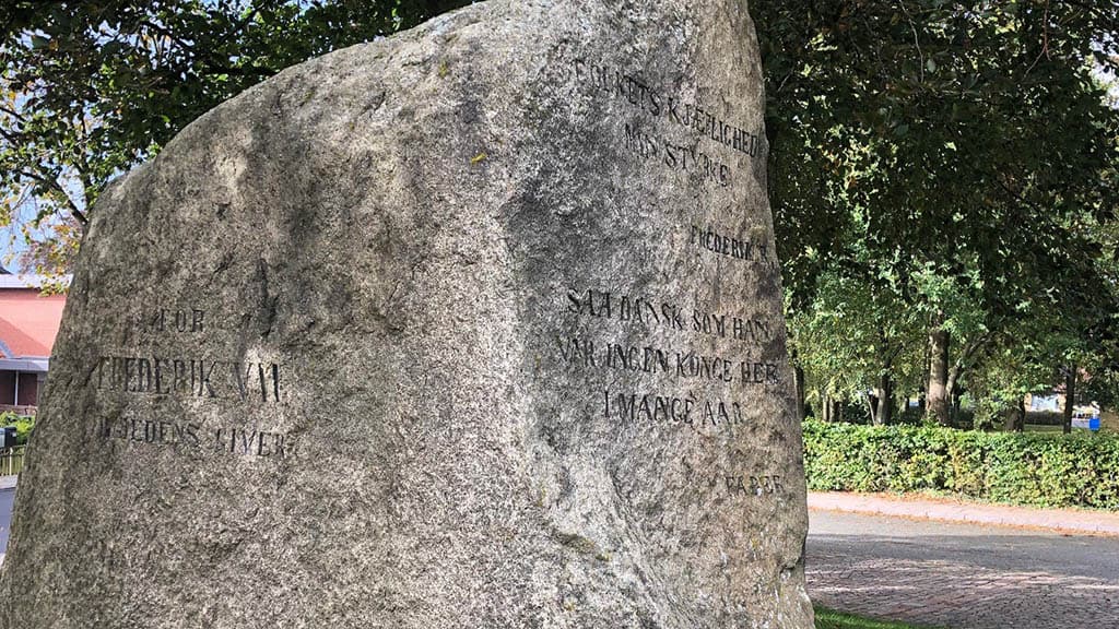 Mindesten Frederik d. 7 i Vejen